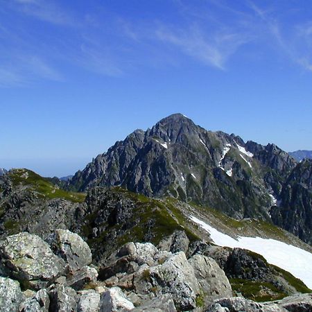 Отель Raichoso Куробе Экстерьер фото