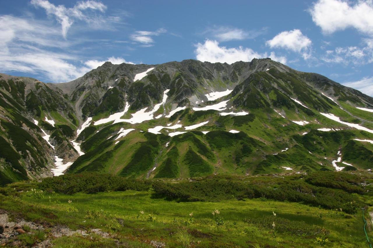 Отель Raichoso Куробе Экстерьер фото